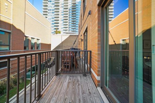 1630 Pr Ave, Chicago IL 60653-3207 exterior