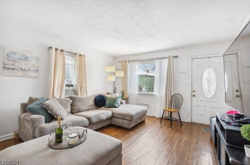 70 Lindsley Ave, Irvington NJ 07111-1749 exterior