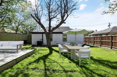 2521 Amelia St, Dallas TX  75235-8222 exterior