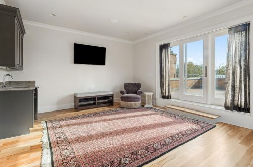 1025 Lill Ave, Chicago IL 60614-2107 exterior