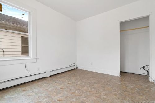 57 Lawlor St, New Britain CT 06051-1110 exterior