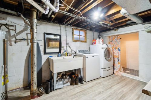 203 Oak Grv Ave, Kalamazoo MI 49004-1306 exterior