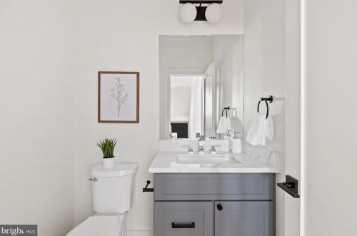 5805 Beech Ave, Bethesda MD  20817-3407 exterior