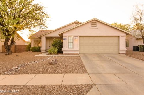7582 Hatch St, Tucson, AZ 85747-9254