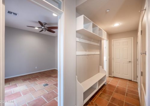 3931 Crst Ln, Phoenix AZ 85027-1602 exterior