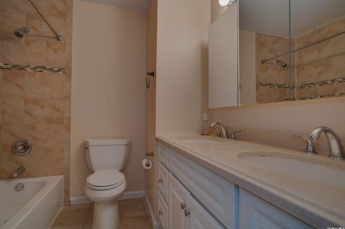 19 Empire Ct, Commack NY 11725-1134 exterior