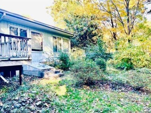 95 Covington Dr, Milford CT 06461-1804 exterior