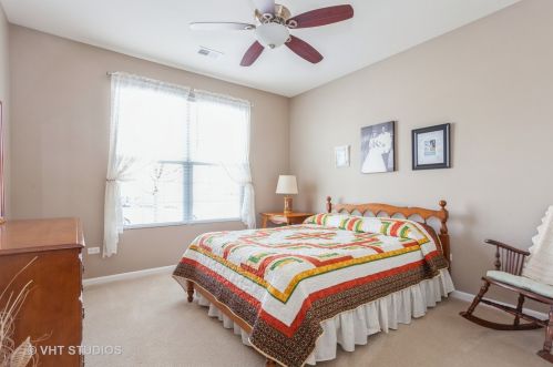 719 Pleasant Dr, Joliet IL 60403-2039 exterior