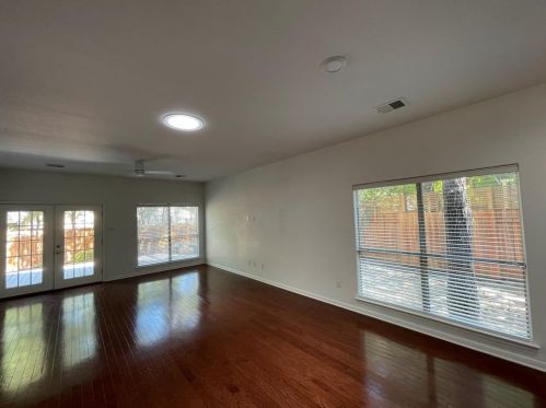 2220 Amur Dr, Austin TX  78745-2059 exterior