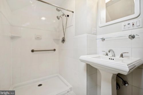 312 Alexandria Ave, Alexandria VA 22301-3036 exterior