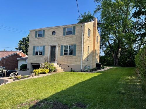 14 Hallmark Dr, Pittsburgh, PA 15235-2211