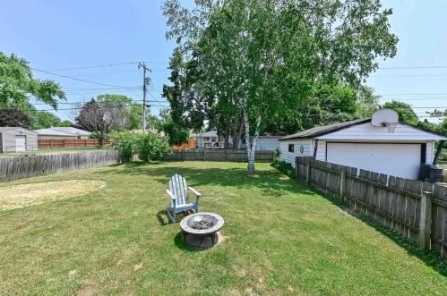 8224 52, Milwaukee WI 53223-3517 exterior