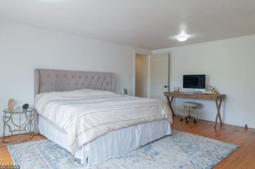 33 Devonshire Ter, Town Center NJ  07052-2707 exterior