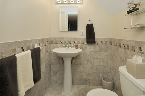 22 Gannet Dr, Commack NY 11725-4904 exterior