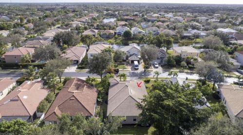 8260 Laurel Lk Blvd, Naples FL 34119-9797 exterior