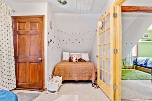 4214 Bernard St, Chicago IL 60618-1104 exterior