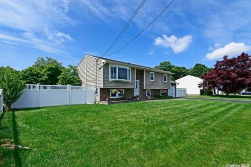 42 Fulton St, Babylon, NY 11704-2029