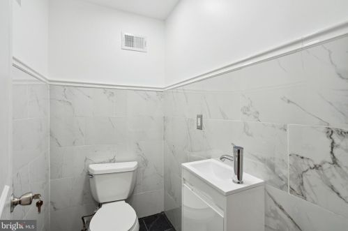 312 Manton St, Philadelphia PA  19147-5213 exterior