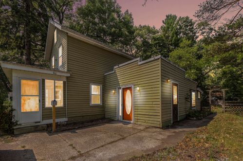 2482 Crozier Ave, Meskegon, MI 49441-1242
