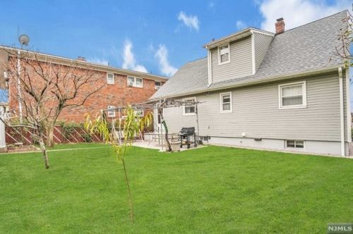 190 Maple St, Fairview NJ 07022-1512 exterior