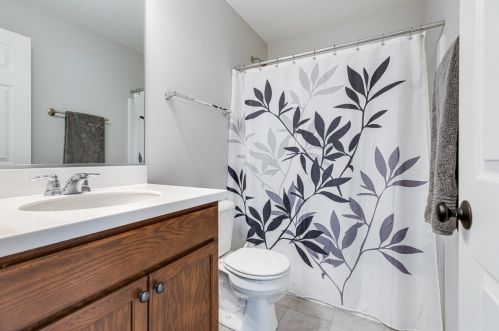 232 Wild Mdw Ln, Bull Valley IL 60098-7624 exterior