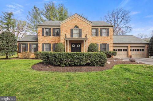 10601 Rock Run Dr, Rockville, MD 20854-1701