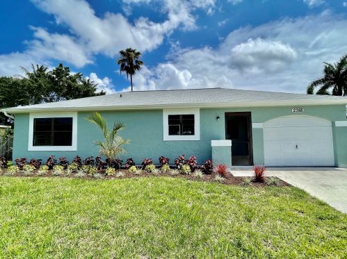 2388 Gillette Ave, Fort Pierce, FL 34952-7432