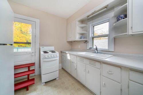 910 Davis St, Kalamazoo MI 49008-1195 exterior