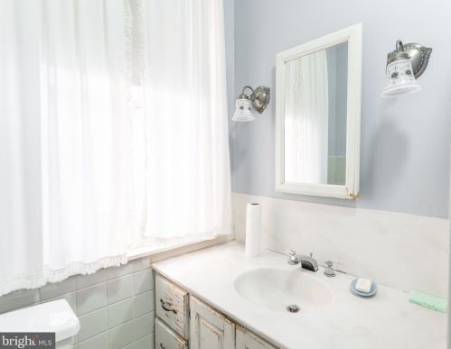 136 Pearl St, Lancaster PA 17603-3233 exterior