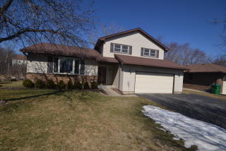 546 Roosevelt Ct, Volo, IL 60030-2413