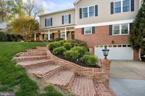 1828 Briar Ridge Ct, Mc Lean, VA 22101-4202