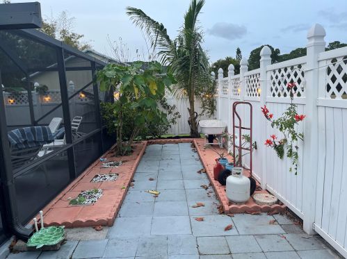 201 Thornhill Dr, Fort Pierce FL  34984-4467 exterior