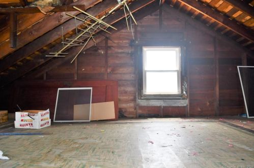 39 Clinton Ave, Norwalk CT 06854-1527 exterior