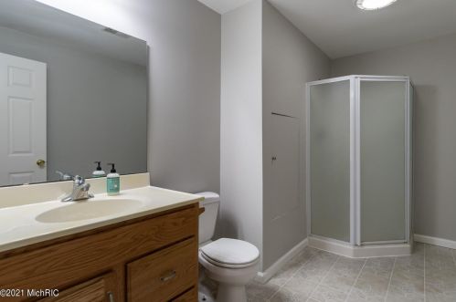 7408 Dunross Dr, Kalamazoo MI 49024-7412 exterior