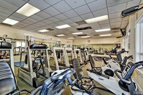 303 Cleveland Ln, Rockaway NJ 07866-5803 exterior