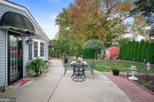 236 Memorial Ave, Tavistock NJ 08033-2952 exterior