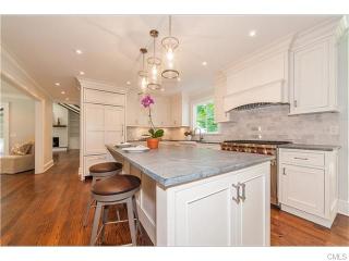 68 Woodside Ave, Westport CT  06880-3030 exterior