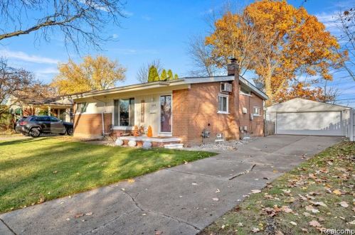 7644 Charlesworth St, Dearborn Heights MI  48127-1614 exterior