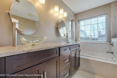 17 Cottonwood Dr, Jackson Twp NJ 08527-4940 exterior