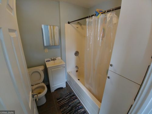 870 Cook Ave, Saint Paul MN 55106-3216 exterior