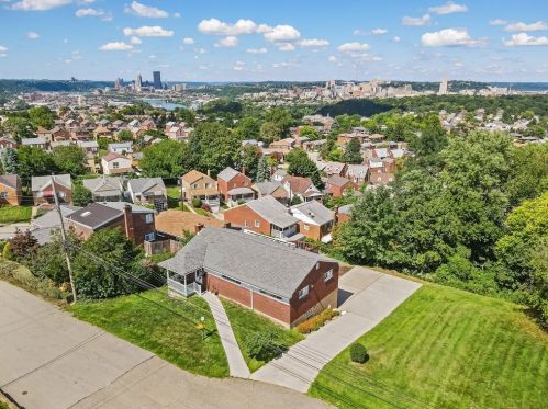 579 Montclair St, Pittsburgh PA 15217-2808 exterior