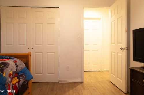 1818 50 Dr, Phoenix AZ 85031-1324 exterior