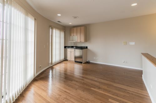 2014 Lincoln Ave, Chicago IL 60614-4598 exterior