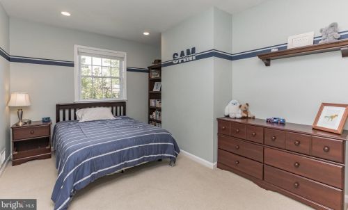 1122 Kensington Rd, Mc Lean VA 22101-2918 exterior