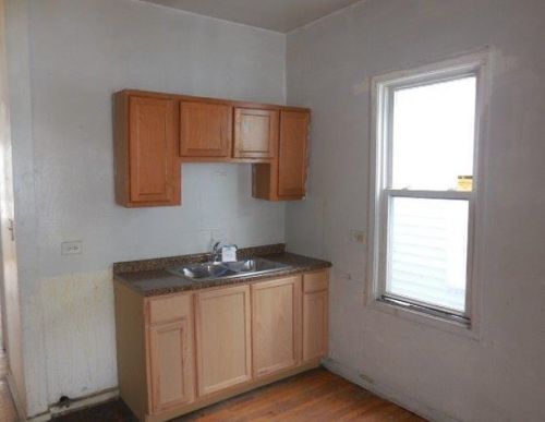 8238 Houston Ave, Chicago IL 60617-2147 exterior