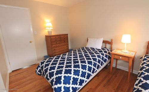 21 Dover Ave, Lavallette NJ 08735-2704 exterior