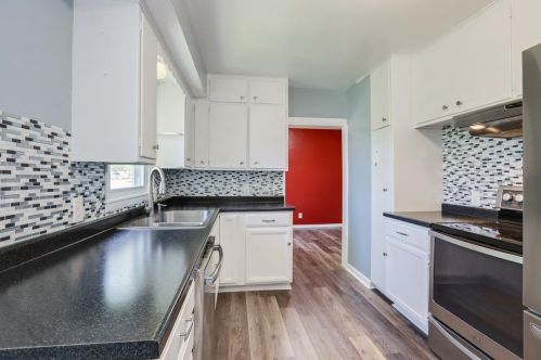 2417 Jansen Ave, Saint Paul, MN 55110-5541