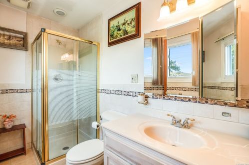 40 Kent Rd, Valley Stream NY 11580-3333 exterior