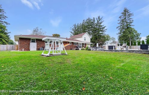 165 New Monmouth Rd, Middletown NJ  07748-2232 exterior