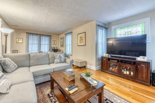 51 7 St, Valley Stream NY 11581-1255 exterior